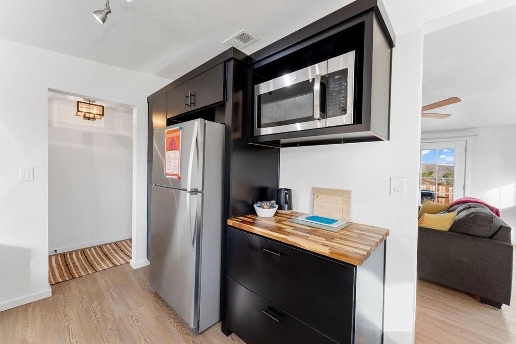 Cozy Stylish Home In The Heart Of Jt Village Джошуа-Трі Екстер'єр фото