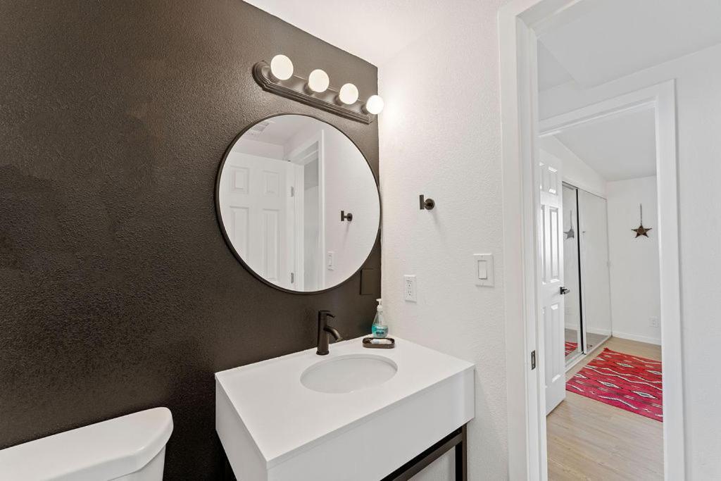 Cozy Stylish Home In The Heart Of Jt Village Джошуа-Трі Екстер'єр фото