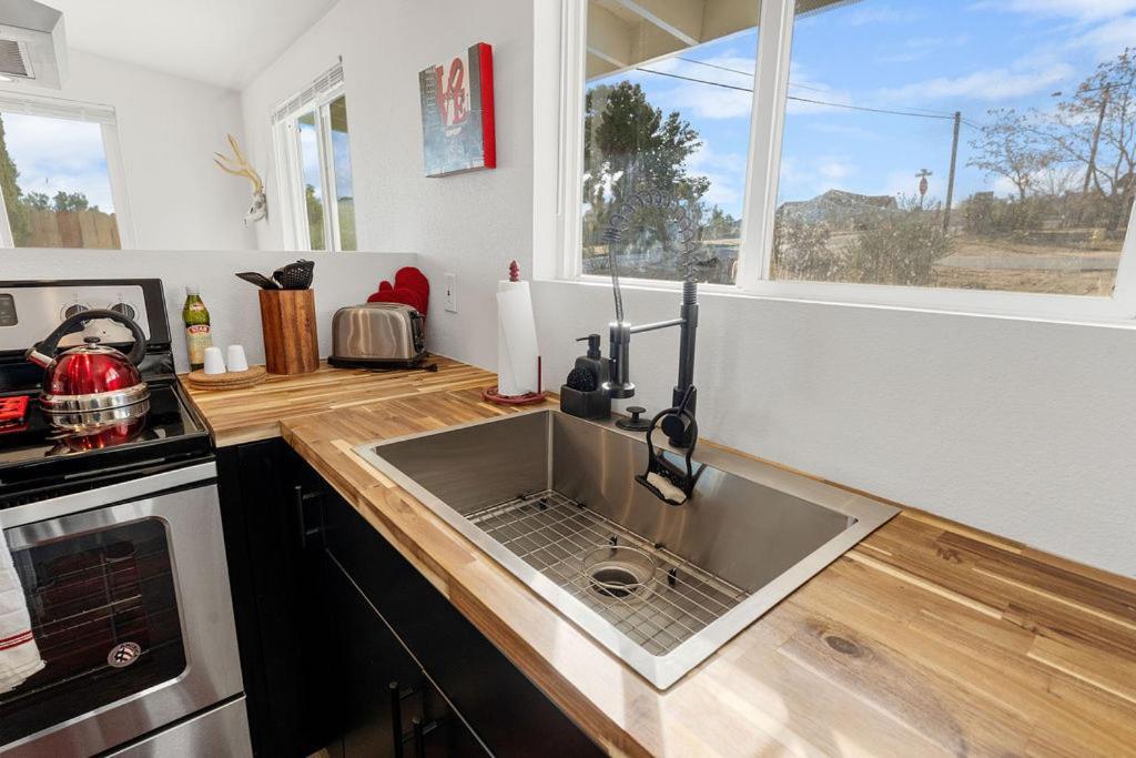 Cozy Stylish Home In The Heart Of Jt Village Джошуа-Трі Екстер'єр фото