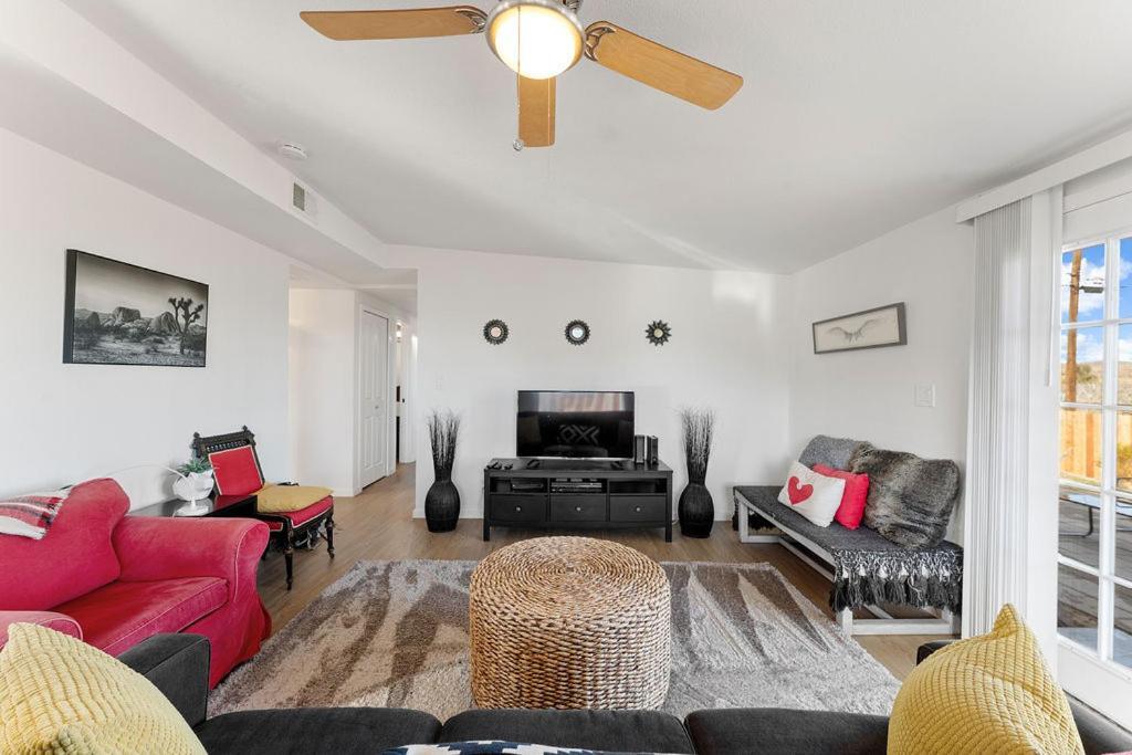 Cozy Stylish Home In The Heart Of Jt Village Джошуа-Трі Екстер'єр фото